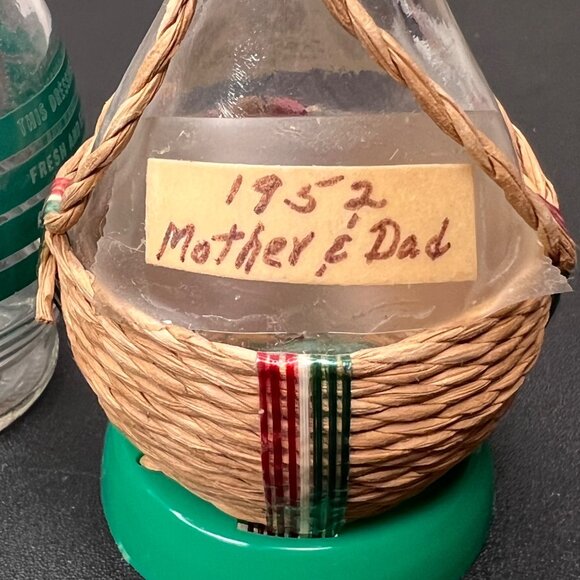 2 Italian Swiss Colony1952 Decorative Bottles & Regina Wine Vinegar Salt Shaker - Picture 6 of 13